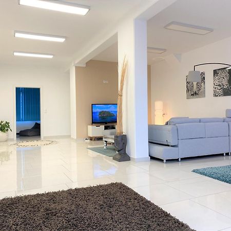 Stadtsuite Mit Sauna In Wiener Neustadt 135 M2 ภายนอก รูปภาพ