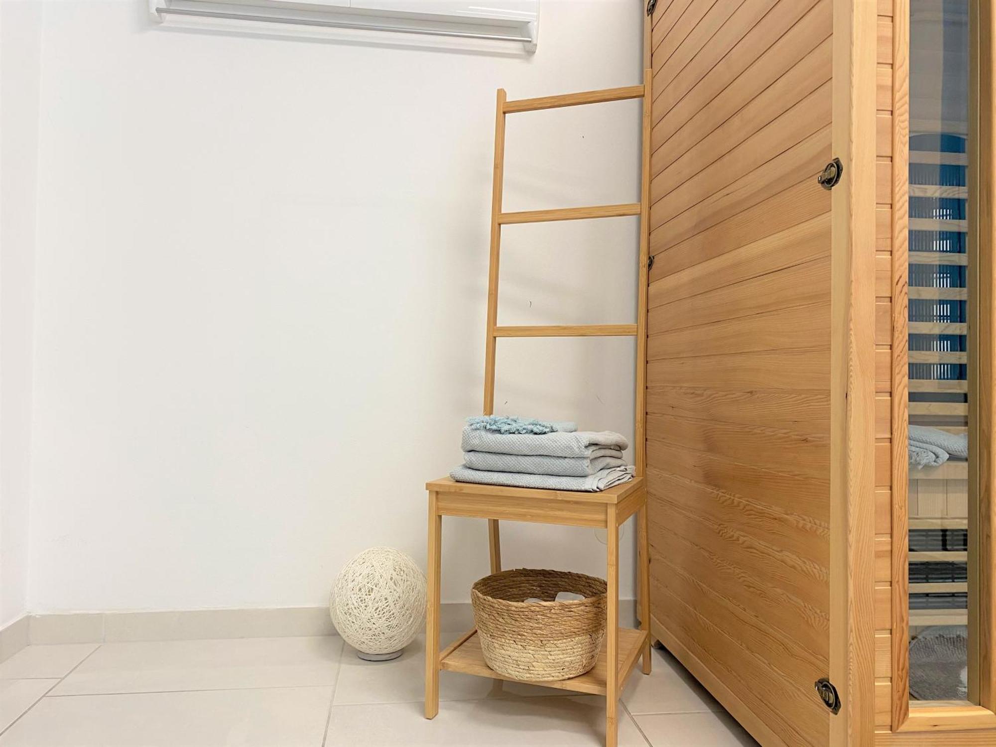 Stadtsuite Mit Sauna In Wiener Neustadt 135 M2 ภายนอก รูปภาพ