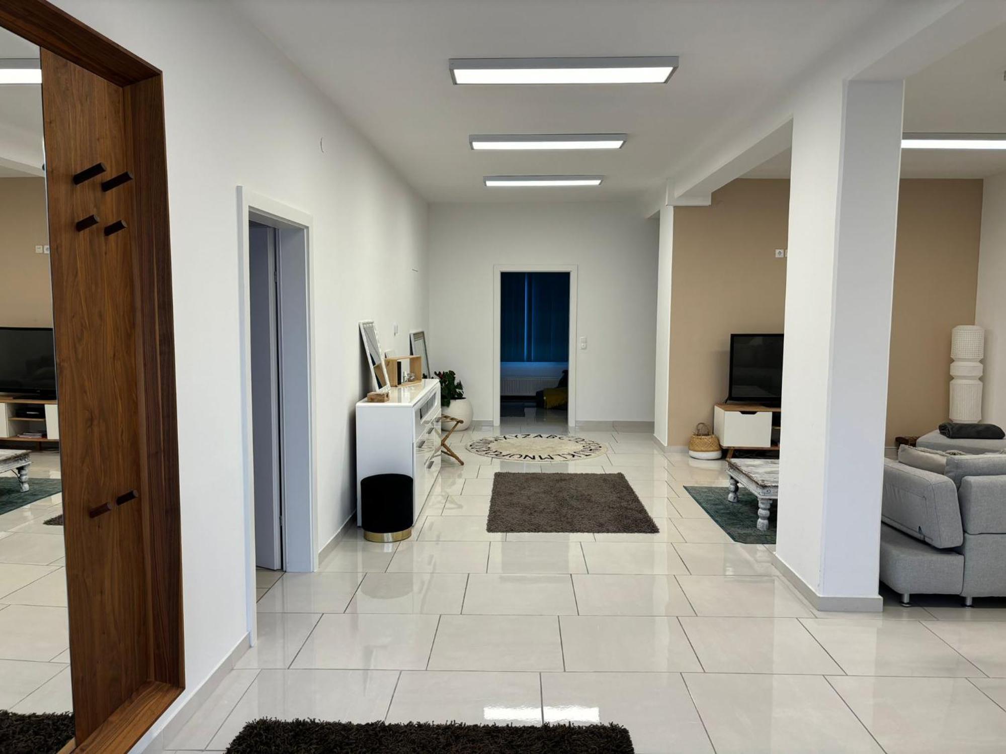 Stadtsuite Mit Sauna In Wiener Neustadt 135 M2 ภายนอก รูปภาพ